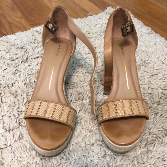 Cute neutral wedge ankle strap Sandle - Picture 2 of 6